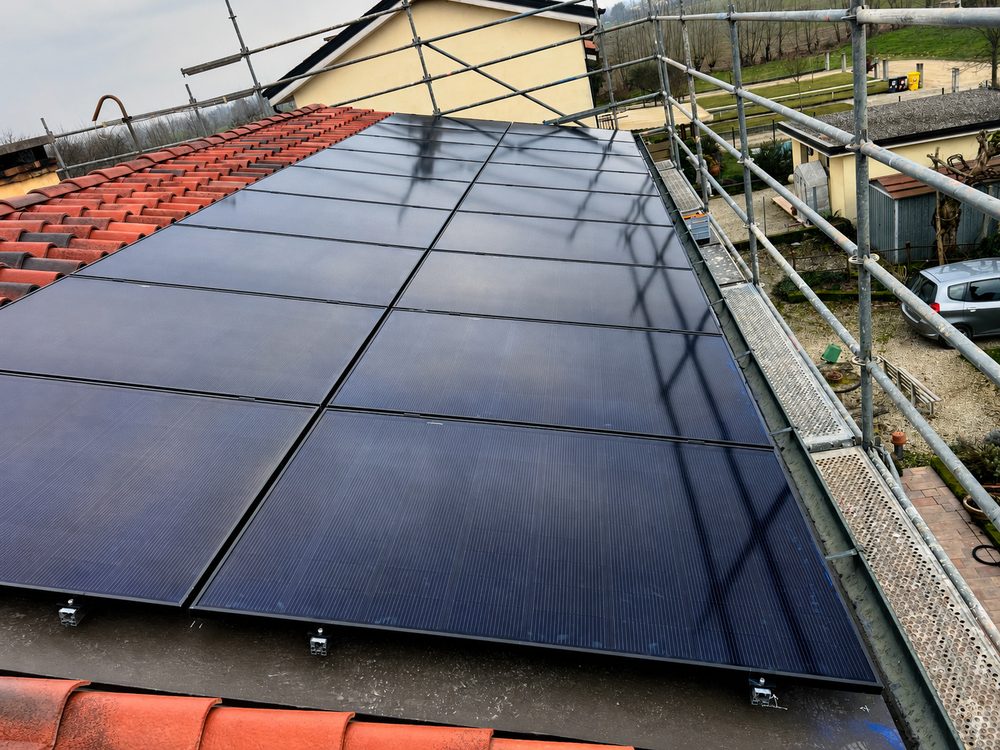 Impianto fotovoltaico su tetto a falde